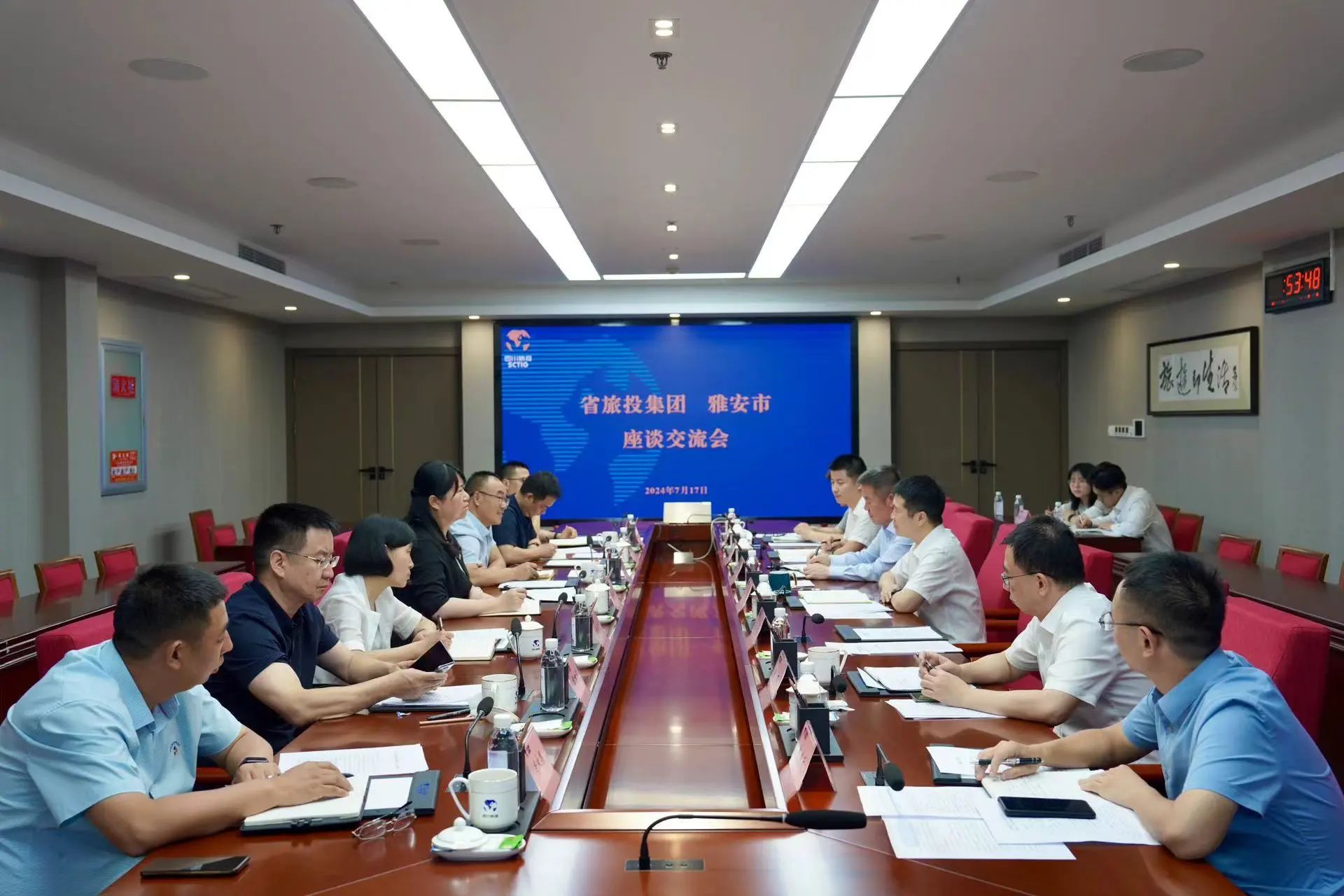 省尊龙凯时人生就是博集团与雅安市举行座谈交流会